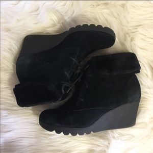 Donald J Pliner 6.5 suede lace up booties